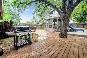 Terrace/patio - Blissful Haven With Hot Tub & Fire Pit (Fredericksburg)