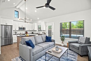 콘도, 킹사이즈침대 1개 | 거실 공간 | TV