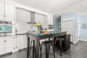 Private kitchen - Sunshine Haus With Pool and Hot Tub (Fredericksburg)