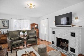 Ferienhaus, Mehrere Betten, Terrasse | Wohnbereich | Fernseher