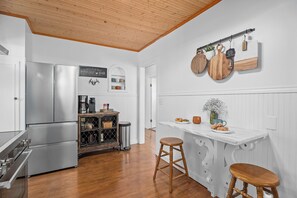 House, Multiple Beds, Patio | Private kitchen | Fridge, microwave, oven, stovetop