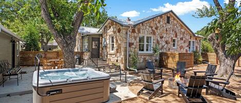 Outdoor spa tub