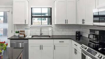 Condo, 1 King Bed, Hot Tub (940 S Eagle B2 #203) | Private kitchen | Coffee/tea maker, electric kettle