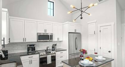 Ricky's Roost With Hot Tub