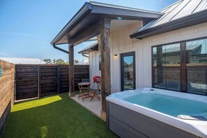Terrace/patio - Ricky's Roost With Hot Tub (Fredericksburg)