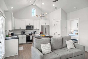 Condo, 1 King Bed, Hot Tub (940 S Eagle B2 #203) | Interior