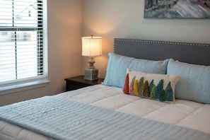 Condo, 1 King Bed, Hot Tub (940 S Eagle B2 #203) | 1 bedroom, individually decorated, individually furnished