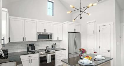 Ricky's Roost With Hot Tub