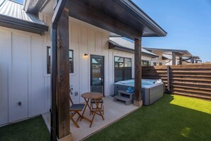 Exterior - Ricky's Roost With Hot Tub (Fredericksburg)