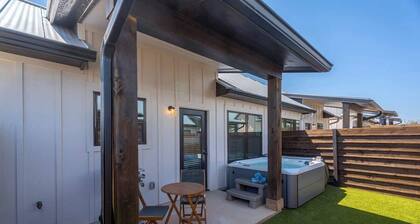 Ricky's Roost With Hot Tub