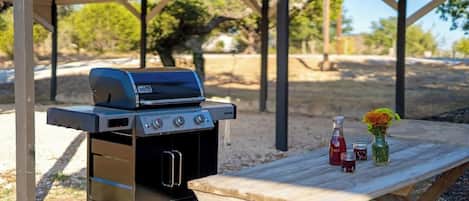 รับประทานอาหารกลางแจ้ง