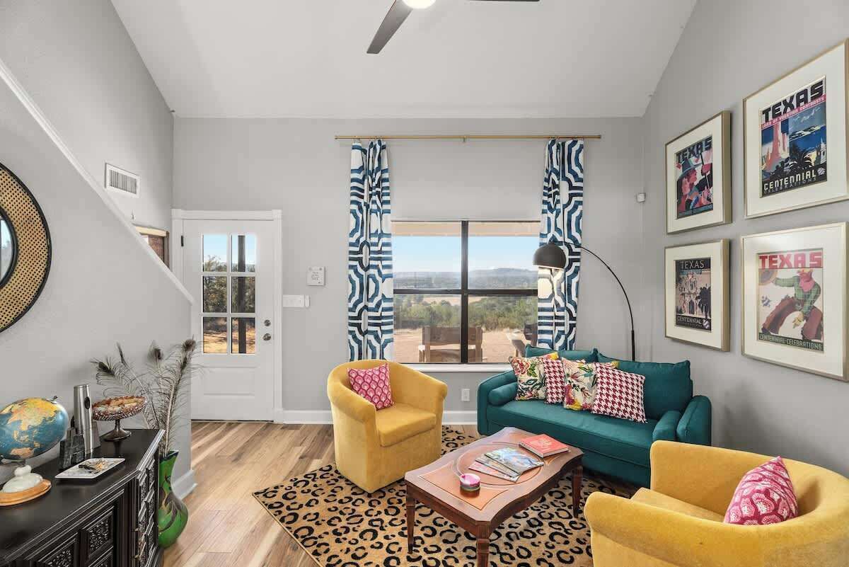 Hus, flere senger, terrasse (116 Brandenburg Ct) | Oppholdsområde