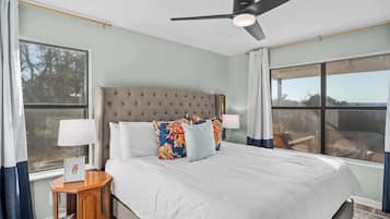 Hus, flere senger, terrasse (116 Brandenburg Ct) | 3 soverom, individuelt dekorert, individuelt innredet og sengetøy