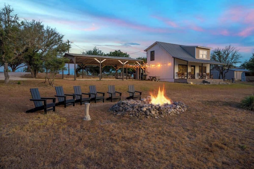 Hochland Haus - Sisterdale, TX