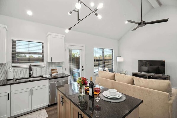 Appartement, 1 kingsize bed, bubbelbad (940 S Eagle B2 #201) | Interieur