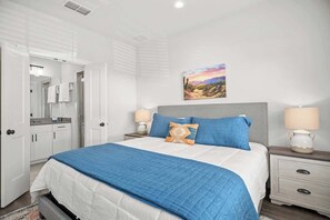 Condo, 1 cama King size, hidromasaje (940 S Eagle B2 #201) | 1 habitación, decoración personalizada y muebles diferentes