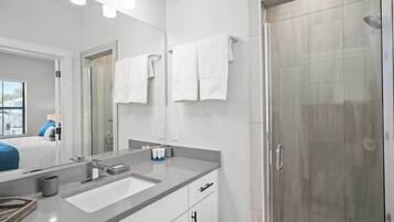 Condo, 1 King Bed, Hot Tub (940 S Eagle B2 #201) | Bathroom | Towels
