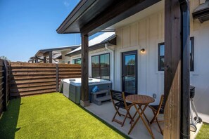 Terrace/patio - Lucille's Abode With Hot Tub (Fredericksburg)