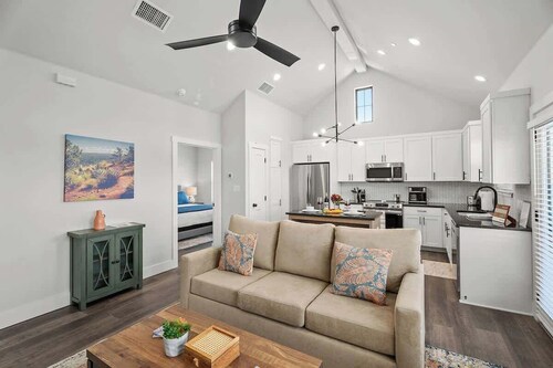 Lucille's Abode With Hot Tub