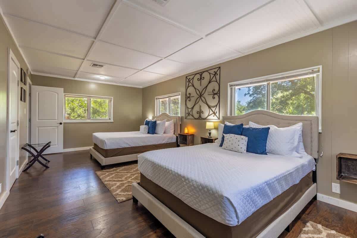 House, Multiple Beds, Hot Tub (413 W San AntonioCmb) | 3 bedrooms, individually decorated, individually furnished, bed sheets