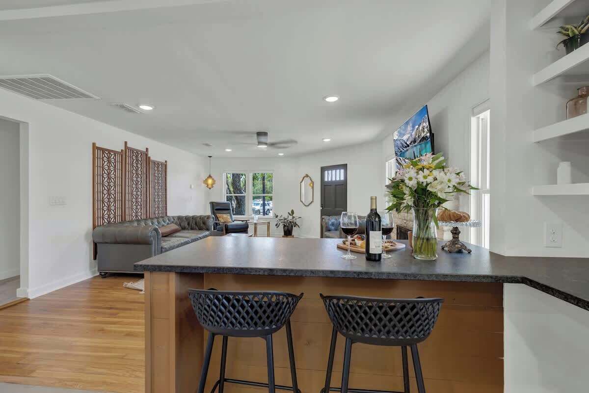 House, Multiple Beds, Patio, City View (296 N Union Ave) | Interior