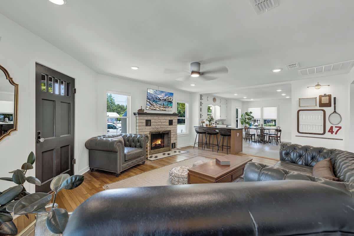 House, Multiple Beds, Patio, City View (296 N Union Ave) | Living area