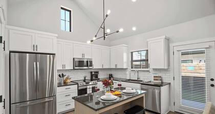 Ethel's Digs With Hot Tub