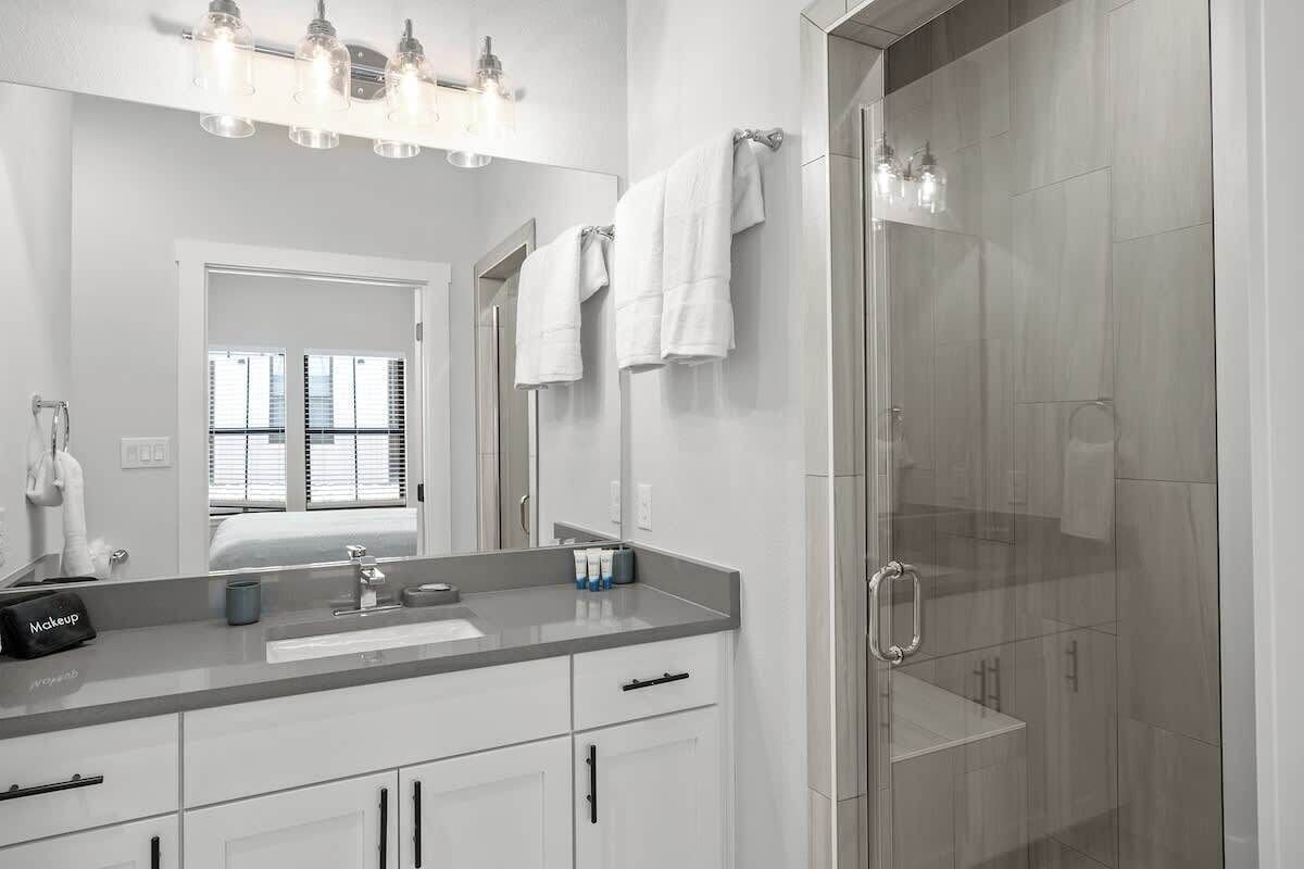 Condo, 1 King Bed, Hot Tub (940 S Eagle B2 #204) | Bathroom | Towels