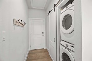 Condo, 1 King Bed, Hot Tub (940 S Eagle B2 #204) | Interior