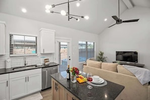 Condo, 1 King Bed, Hot Tub (940 S Eagle B2 #204) | Living area