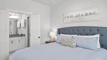 Condo, 1 King Bed, Hot Tub (940 S Eagle B2 #204) | 1 bedroom, individually decorated, individually furnished, bed sheets