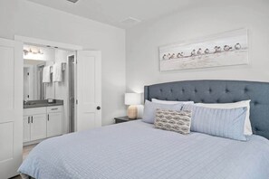 Apartment, 1 King-Bett, Whirlpool (940 S Eagle B2 #204)