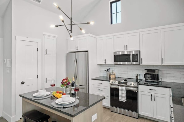 Condo, 1 King Bed, Hot Tub (940 S Eagle B2 #204) | Private kitchen