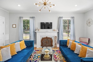 Ferienhaus, Mehrere Betten, Whirlpool | Wohnbereich | Fernseher