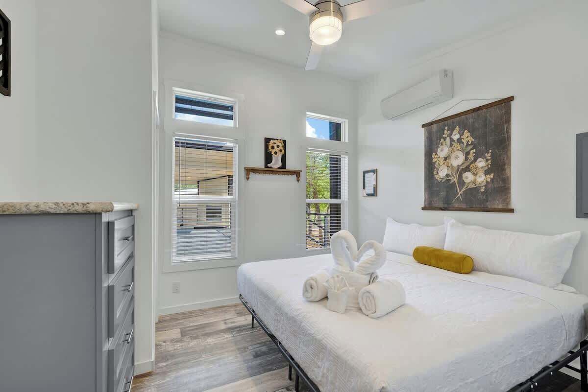 1 habitación, decoración personalizada y muebles diferentes 