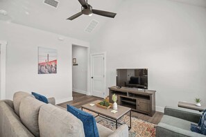 House, 1 King Bed, Hot Tub (940 S Eagle B2 #202) | Living area | Fireplace - Fred's Joint With Hot Tub (Fredericksburg)