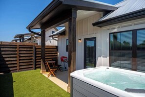 Terrace/patio - Fred's Joint With Hot Tub (Fredericksburg)