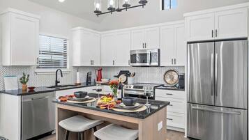 Condo, 1 King Bed, Hot Tub (930 S Eagle B1 #103) | Private kitchen | Coffee/tea maker