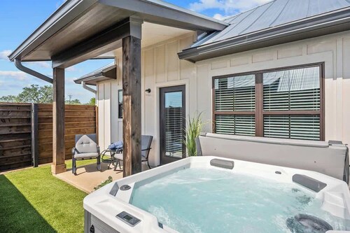 Serengeti New Build With Hot Tub
