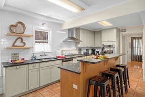 House, Multiple Beds, Hot Tub | Private kitchen | Fridge, microwave, oven, stovetop - Heart Haus-hot Tub-5 Bks to Main (Fredericksburg)