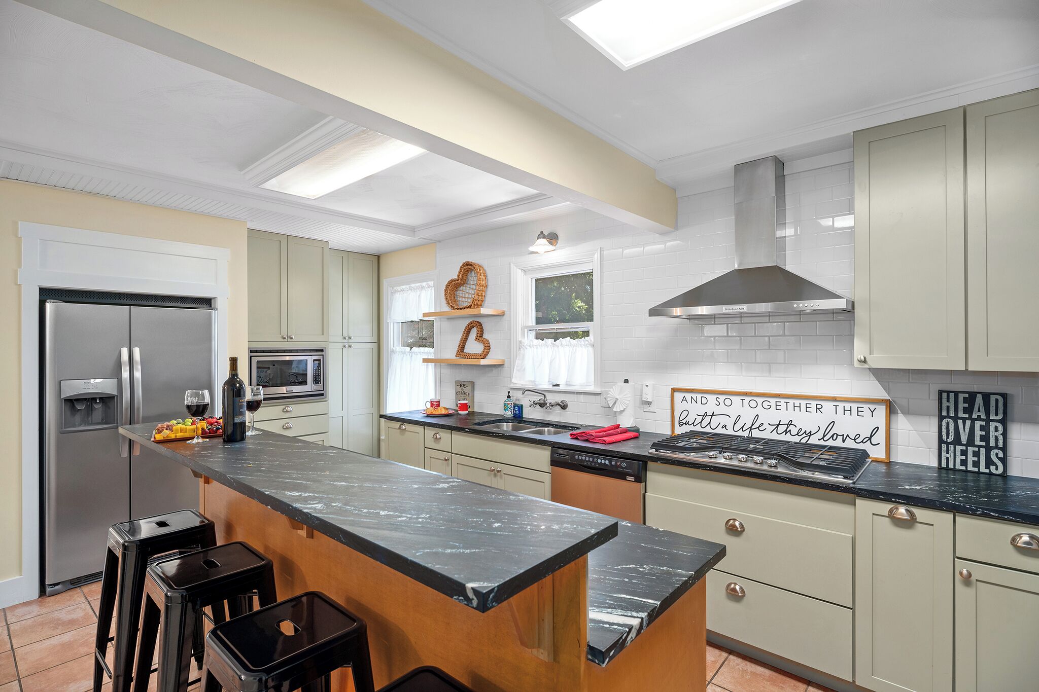 House, Multiple Beds, Hot Tub | Private kitchen | Fridge, microwave, oven, stovetop