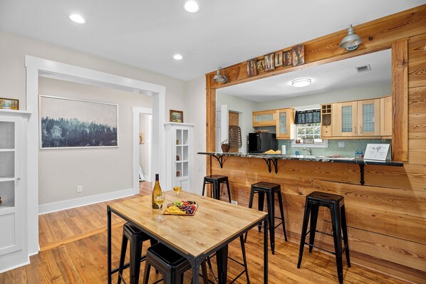 Ferienhaus, Mehrere Betten, Whirlpool | Eigene Küche | Kühlschrank, Mikrowelle, Ofen, Herdplatte