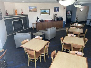 فطور أوروبي مجانًا يوميًا