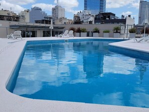 Outdoor pool - Apart Premium San Telmo / Seguridad 24 Horas / Gimansio / Piscina (Buenos Aires)