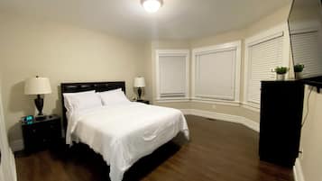 4 bedrooms, iron/ironing board, WiFi, bed sheets