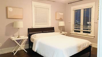 4 bedrooms, iron/ironing board, WiFi, bed sheets