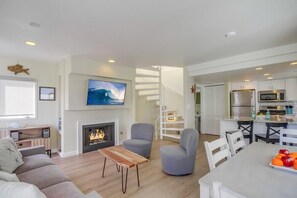 Smart TV, fireplace