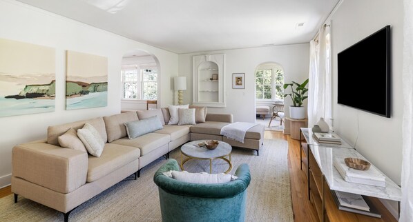 TV, foosball - Designer Loft Near Hampton Park + Game Room+ Sunny Porch (Charleston)