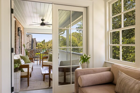 TV, table football - Designer Loft Near Hampton Park + Game Room+ Sunny Porch (Charleston)