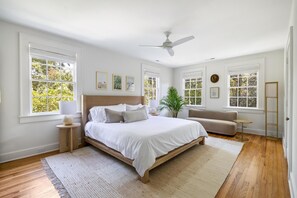 3 bedrooms, desk, iron/ironing board, WiFi - Designer Loft Near Hampton Park + Game Room+ Sunny Porch (Charleston)